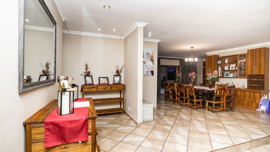 5 Bedroom Property for Sale in Protea Park North West